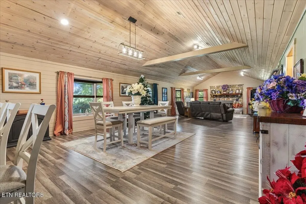 910 Reagan Valley Road Tellico Plains TN 37385