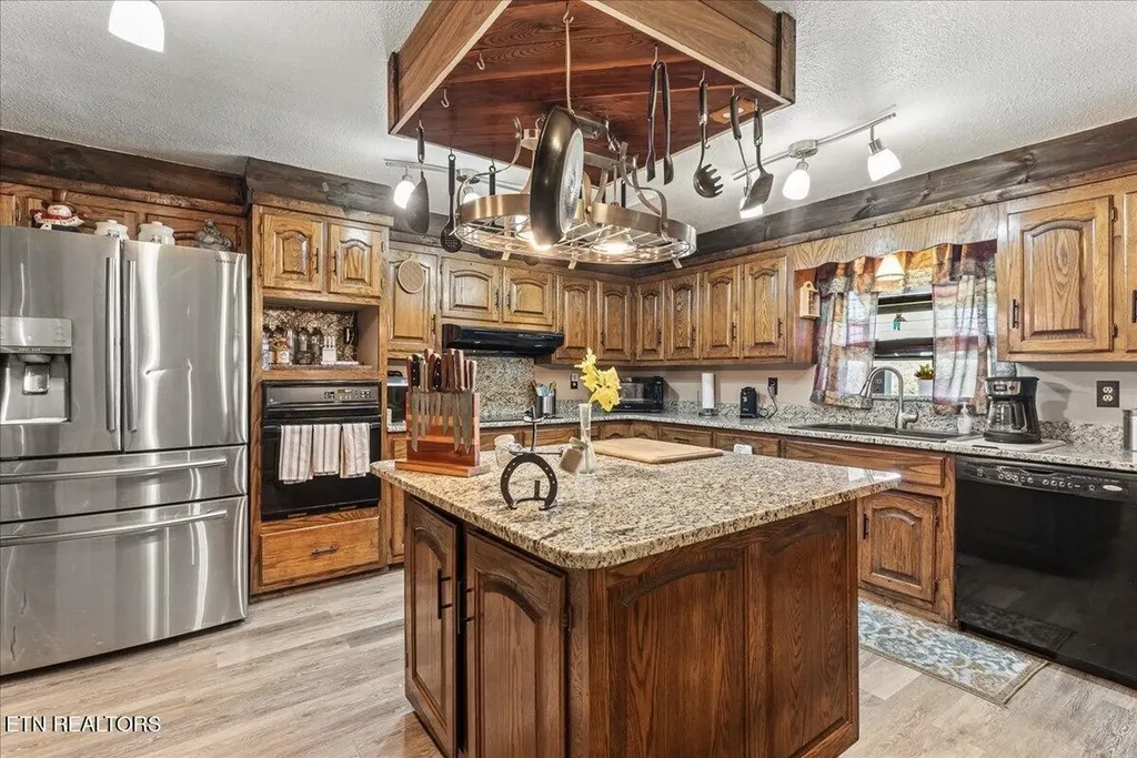 910 Reagan Valley Road Tellico Plains TN 37385