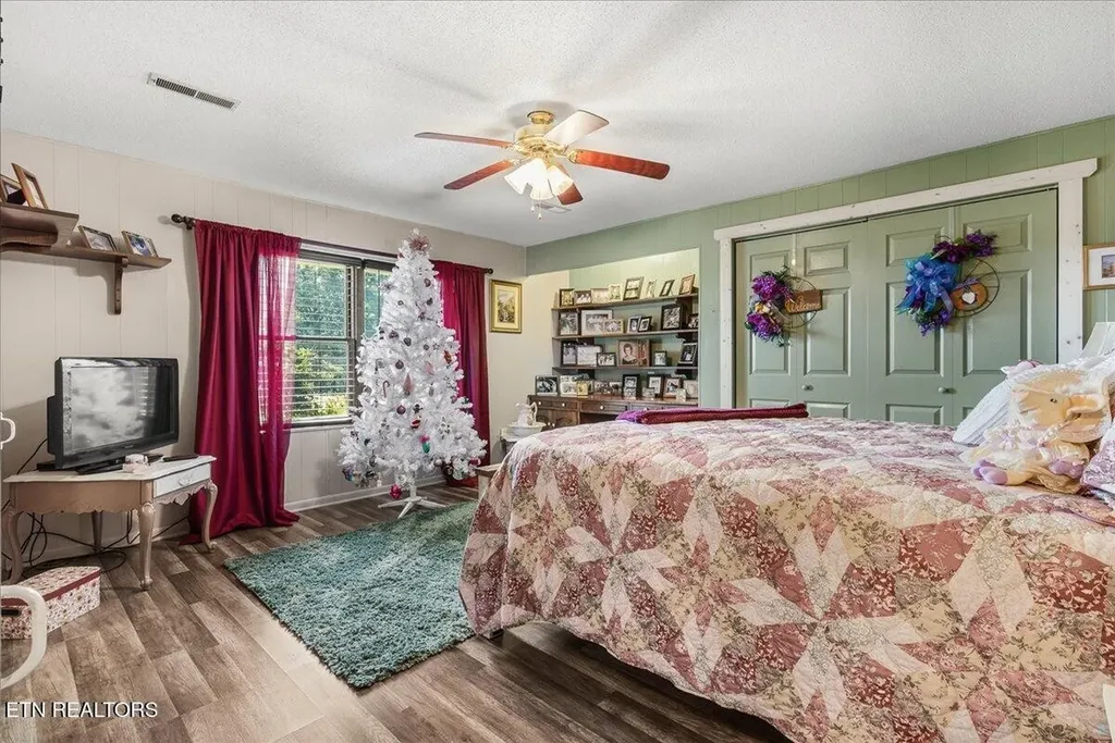 910 Reagan Valley Road Tellico Plains TN 37385