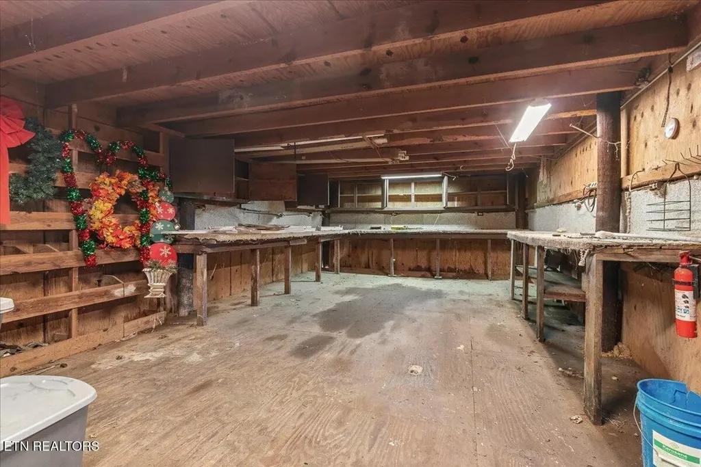 910 Reagan Valley Road Tellico Plains TN 37385