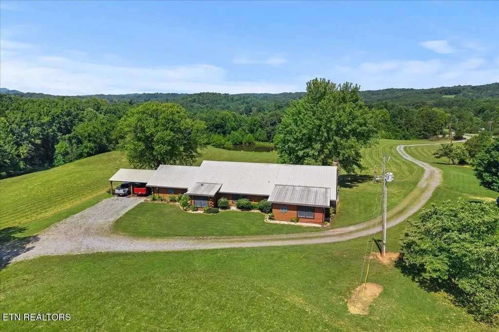 910 Reagan Valley Road Tellico Plains TN 37385