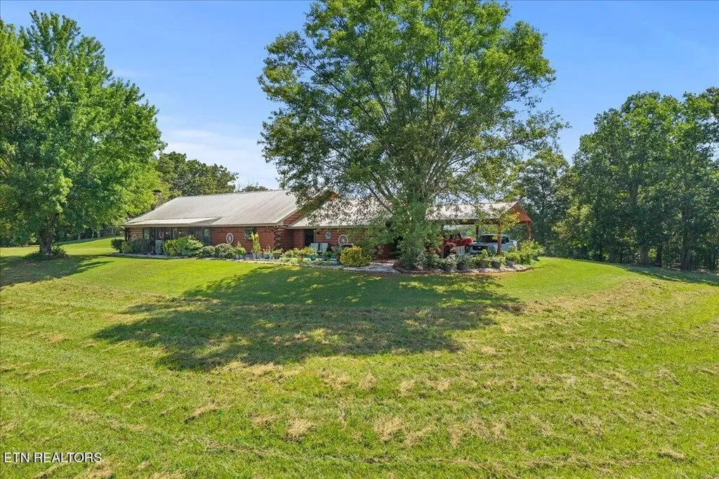 910 Reagan Valley Road Tellico Plains TN 37385