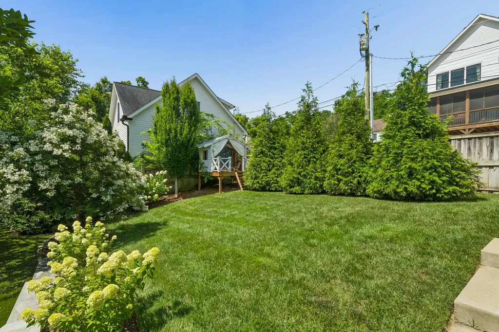 2711 Brightwood Avenue Nashville TN 37212