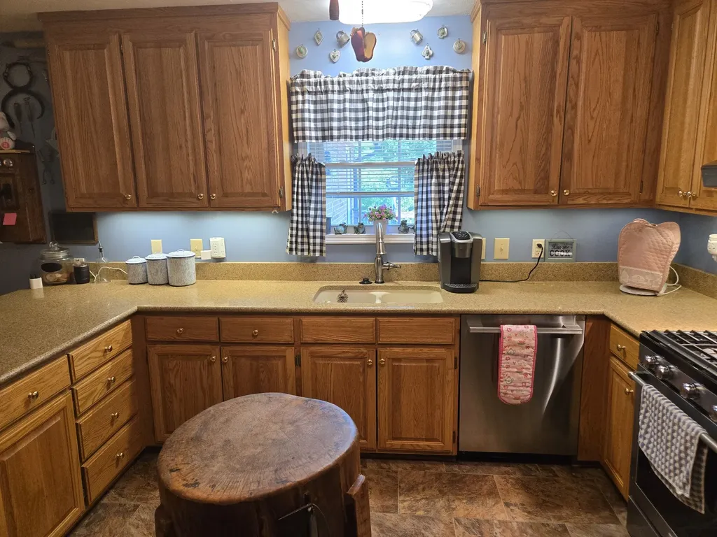 415 River Oaks Drive New Johnsonville TN 37134
