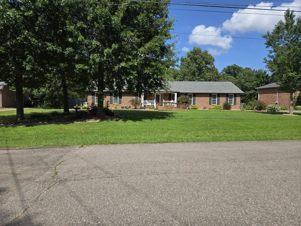 415 River Oaks Drive New Johnsonville TN 37134