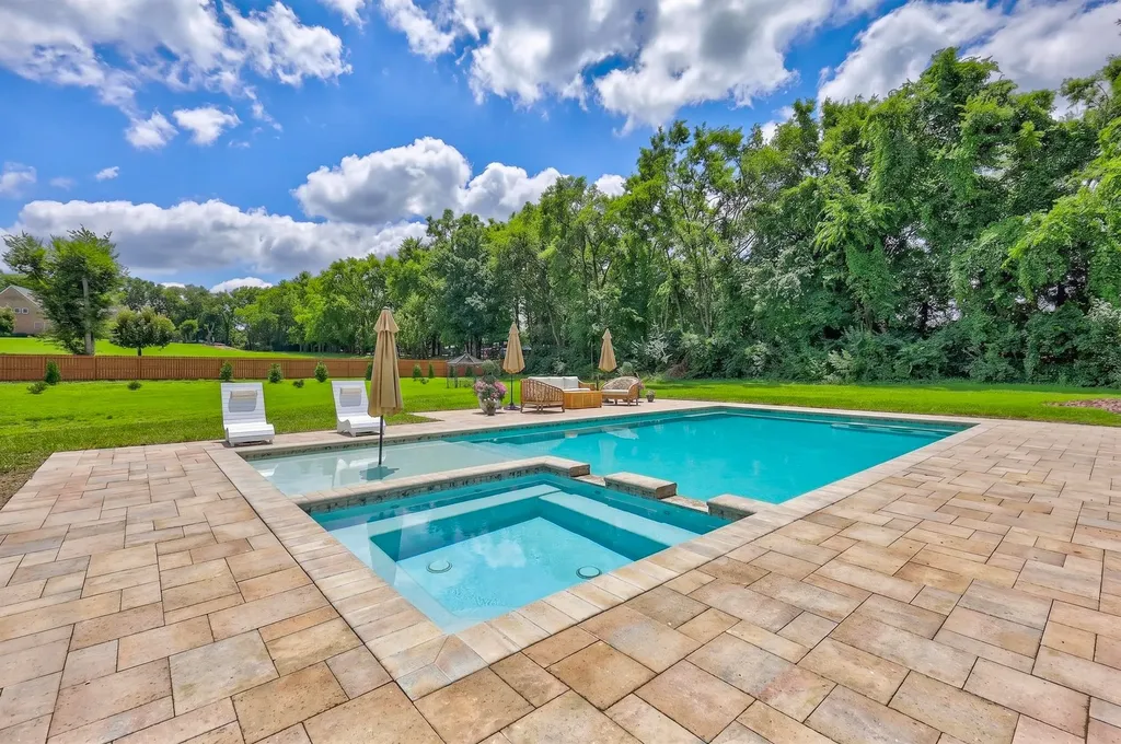 510 Granny White Pike Brentwood TN 37027
