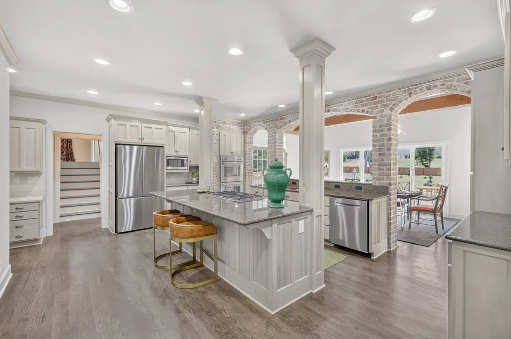 510 Granny White Pike Brentwood TN 37027