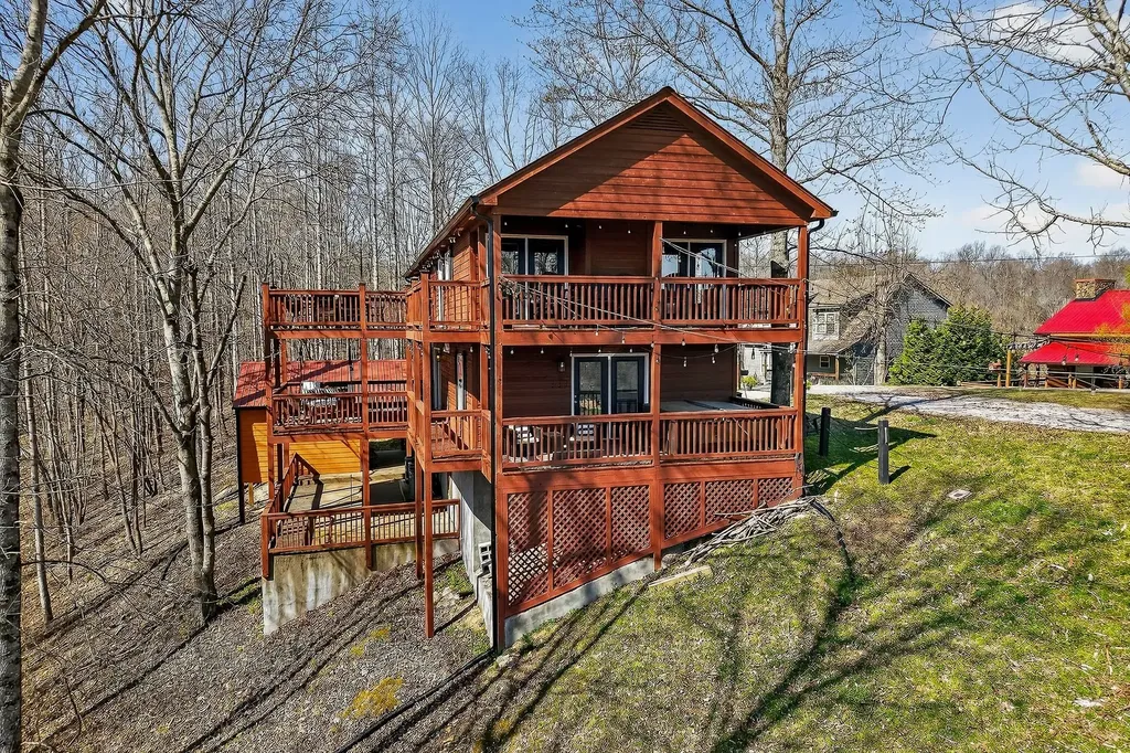 300 Crest Drive Smithville TN 37166