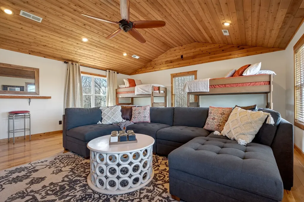 300 Crest Drive Smithville TN 37166