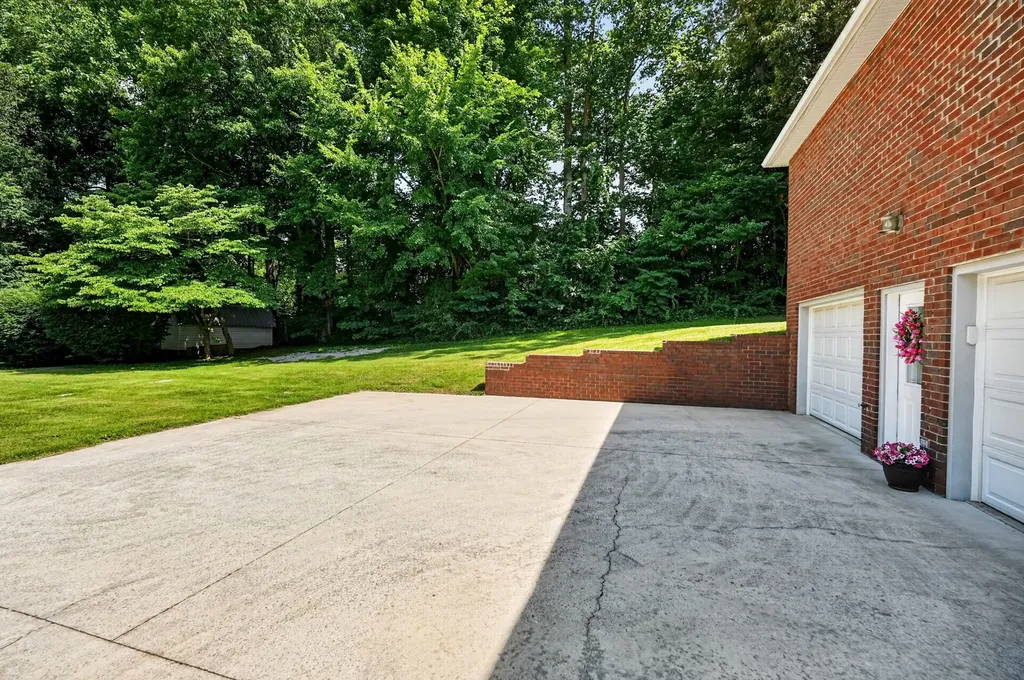 1920 Bay View Drive Cookeville TN 38506