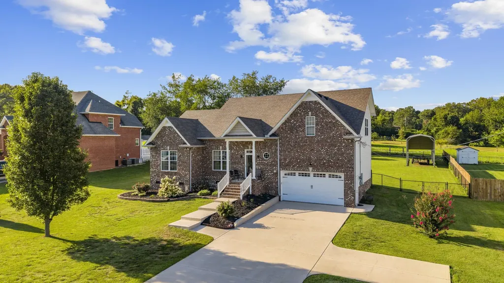 105 Wagners Way White Bluff TN 37187