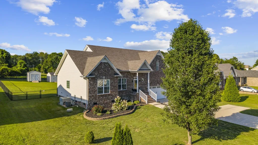 105 Wagners Way White Bluff TN 37187