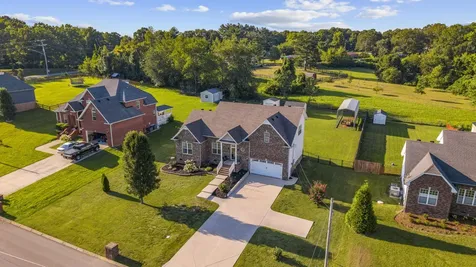 105 Wagners Way White Bluff TN 37187