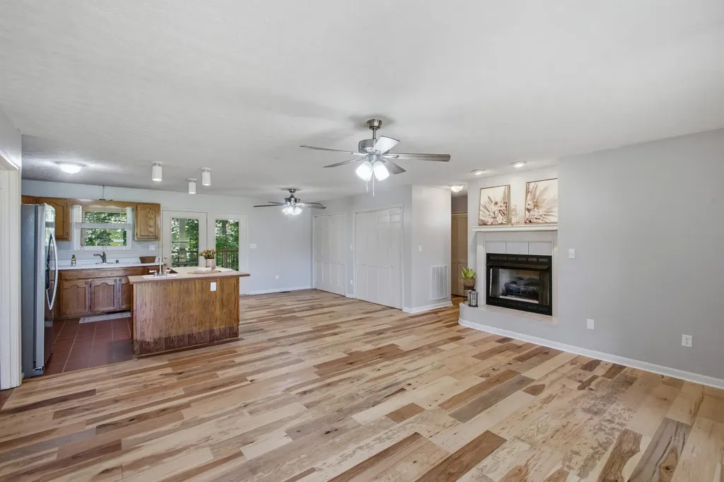 1466 W Grab Creek Road Dickson TN 37055