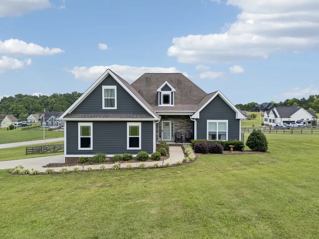 1002 Douglas Court Dickson TN 37055