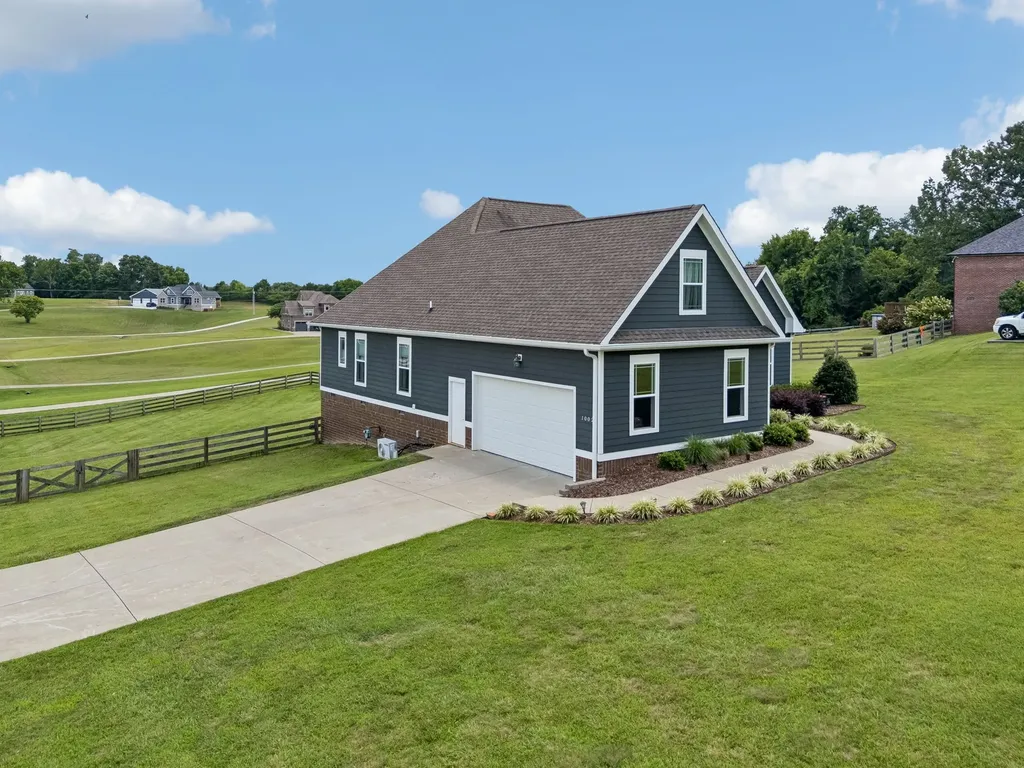 1002 Douglas Court Dickson TN 37055
