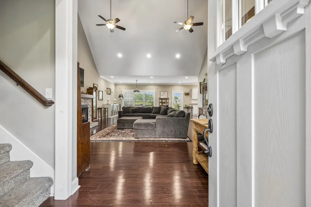 1002 Douglas Court Dickson TN 37055