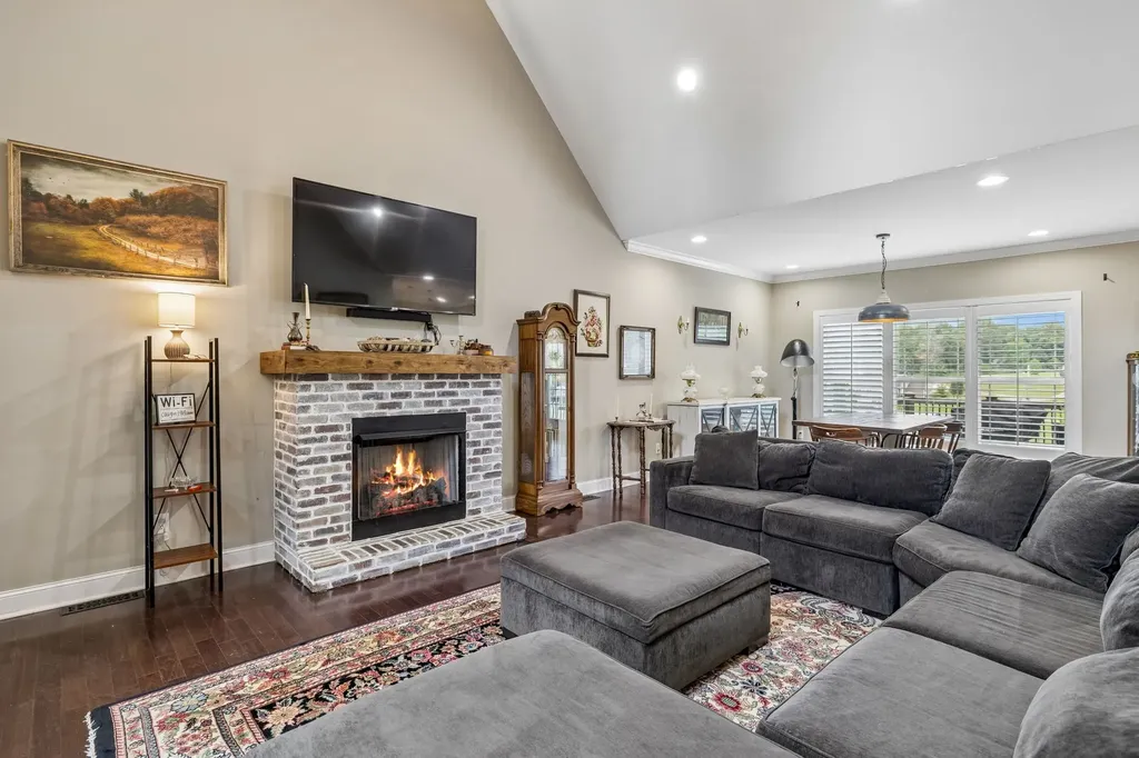 1002 Douglas Court Dickson TN 37055