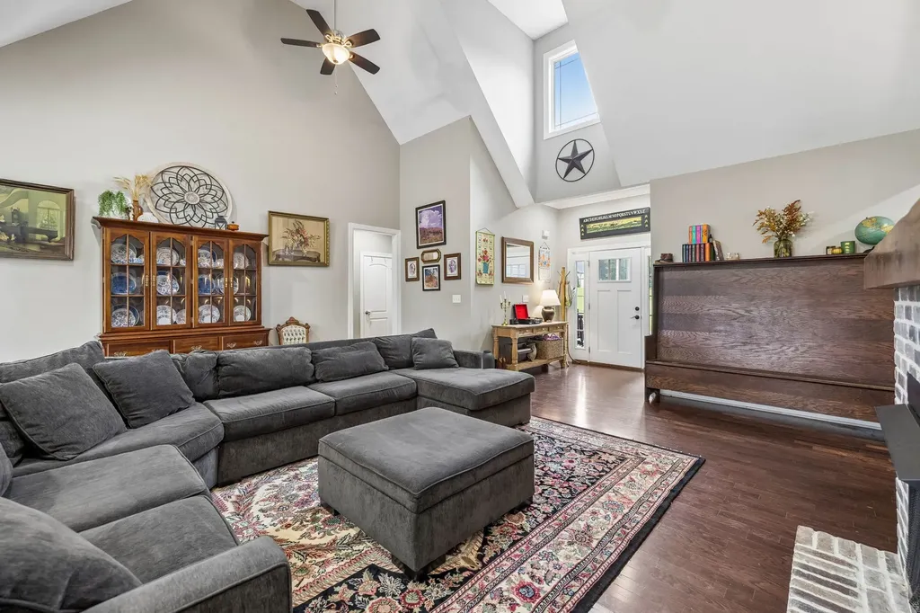 1002 Douglas Court Dickson TN 37055