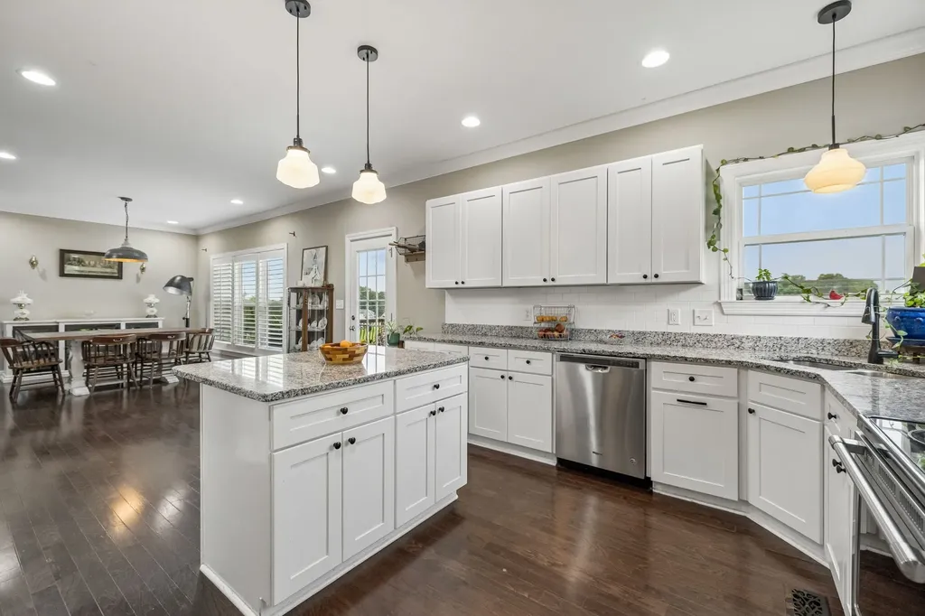 1002 Douglas Court Dickson TN 37055