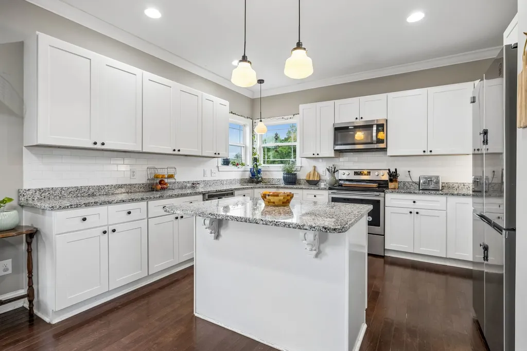 1002 Douglas Court Dickson TN 37055
