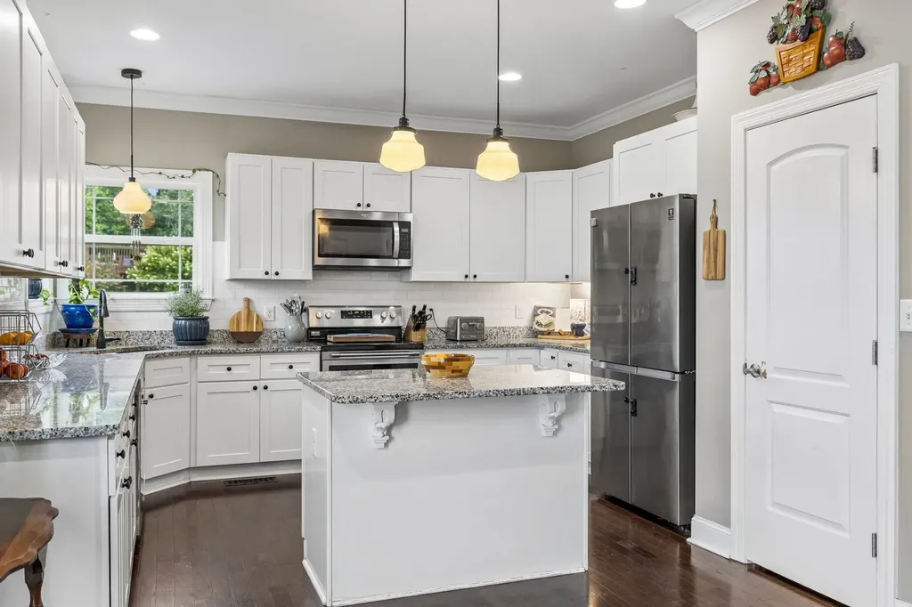 1002 Douglas Court Dickson TN 37055