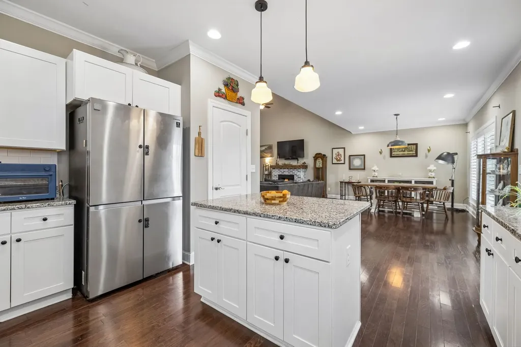 1002 Douglas Court Dickson TN 37055
