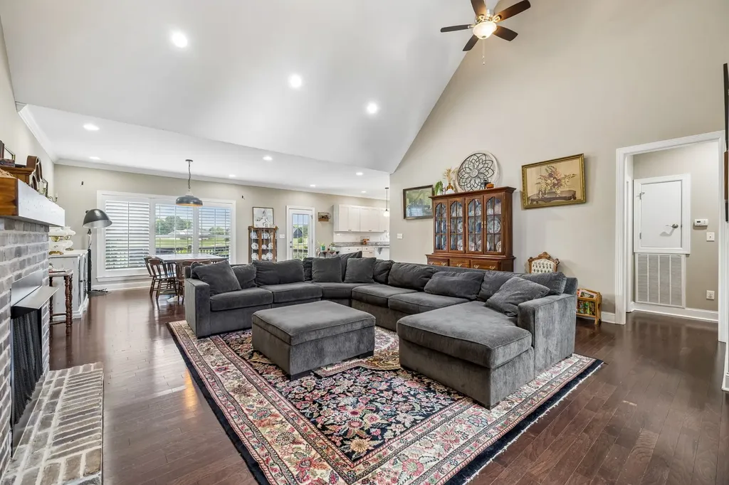 1002 Douglas Court Dickson TN 37055
