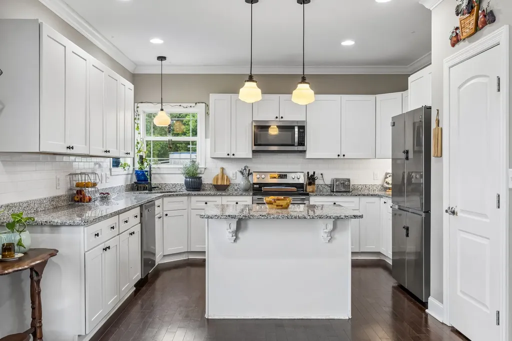 1002 Douglas Court Dickson TN 37055