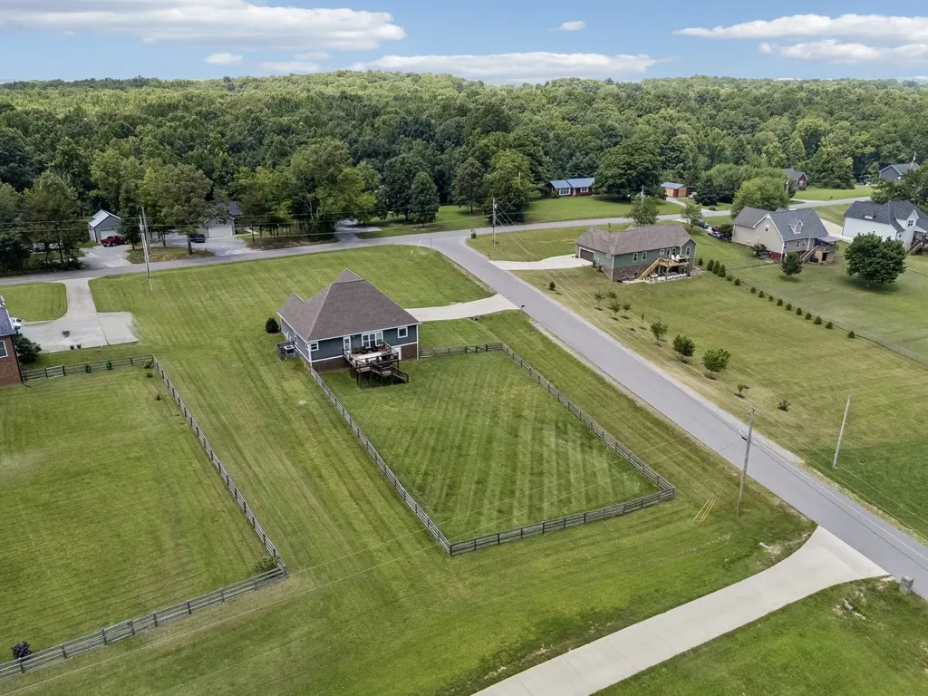 1002 Douglas Court Dickson TN 37055