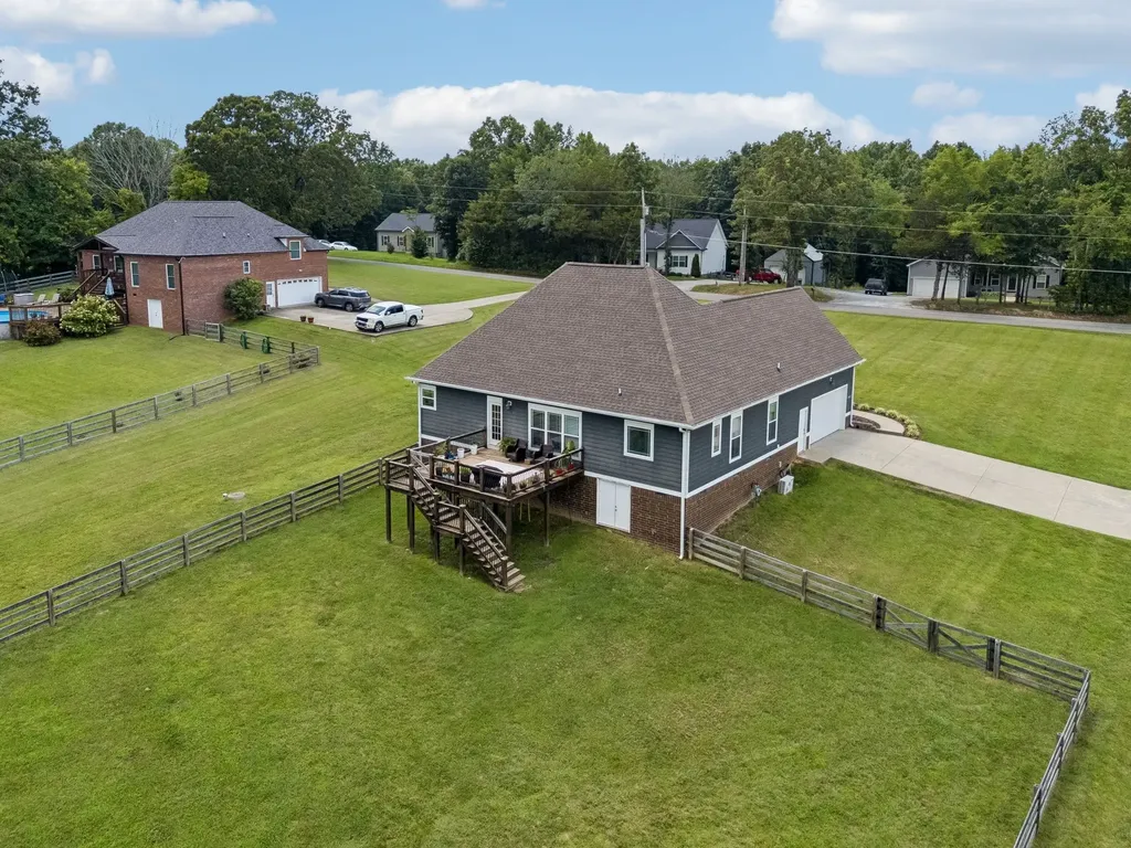 1002 Douglas Court Dickson TN 37055