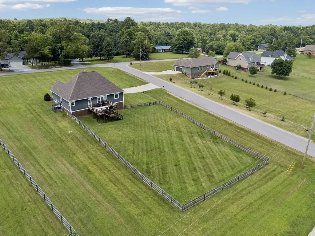 1002 Douglas Court Dickson TN 37055