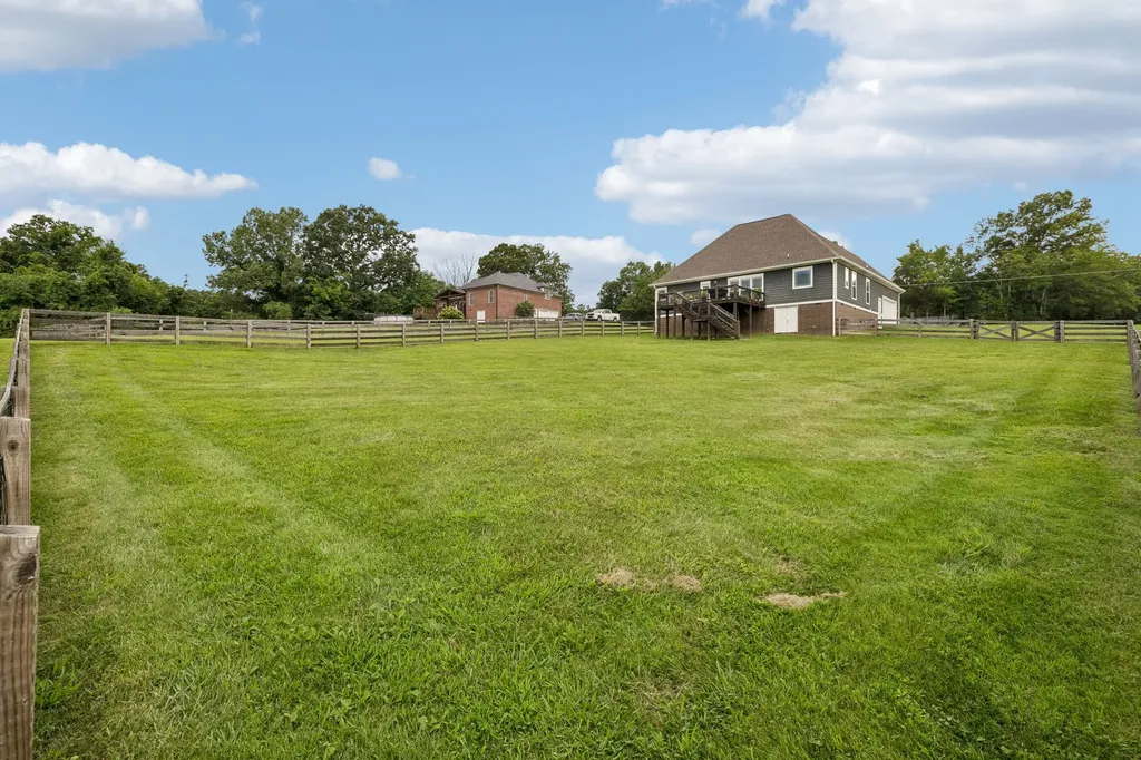 1002 Douglas Court Dickson TN 37055