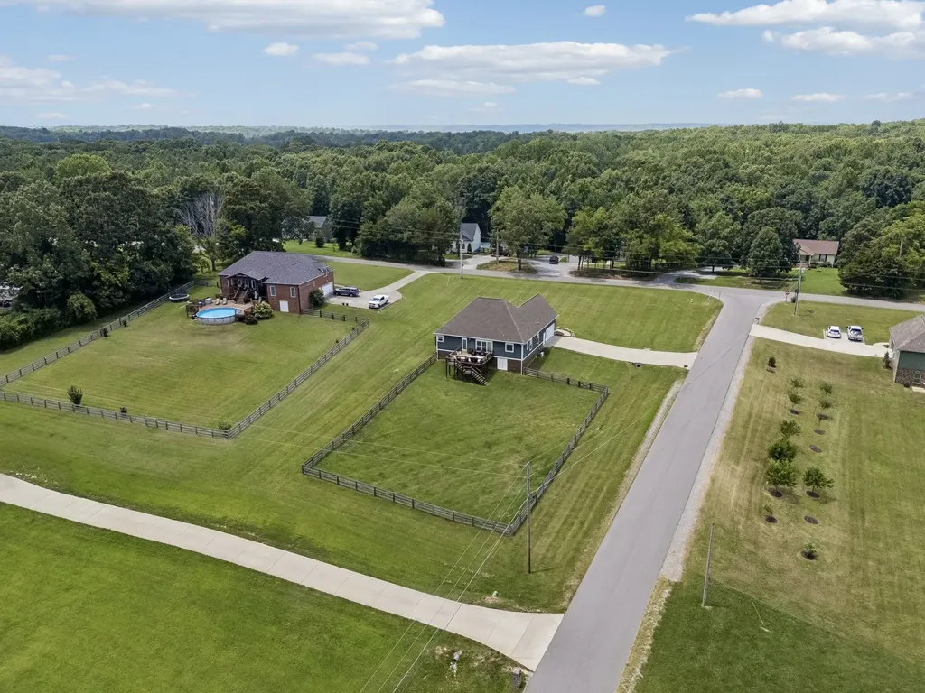 1002 Douglas Court Dickson TN 37055
