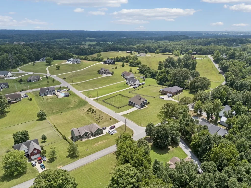 1002 Douglas Court Dickson TN 37055