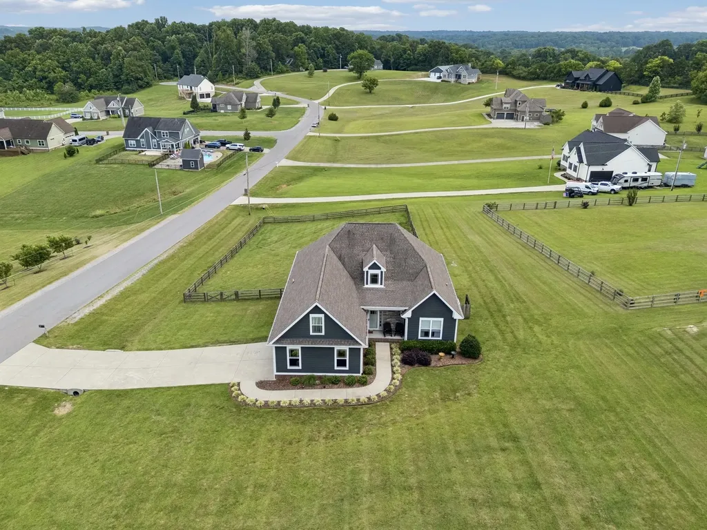 1002 Douglas Court Dickson TN 37055