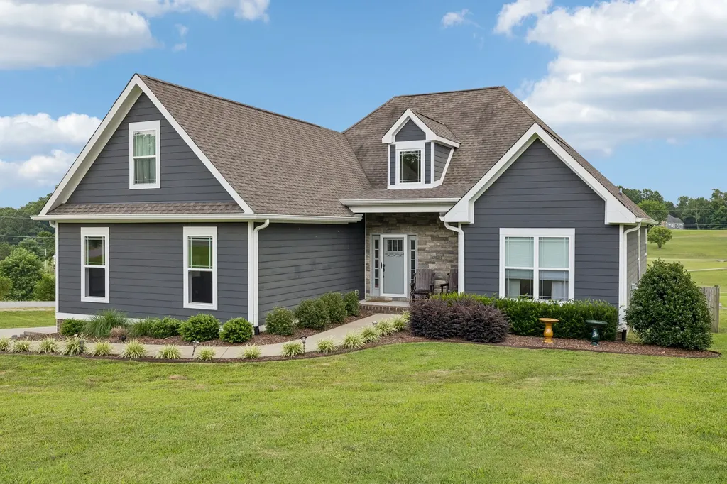1002 Douglas Court Dickson TN 37055
