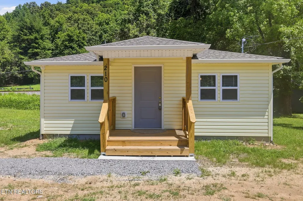 210 E Spring Street Oliver Springs TN 37840