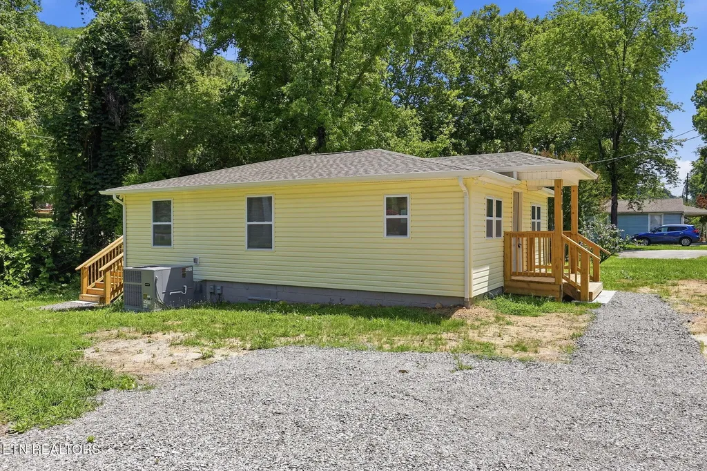 210 E Spring Street Oliver Springs TN 37840