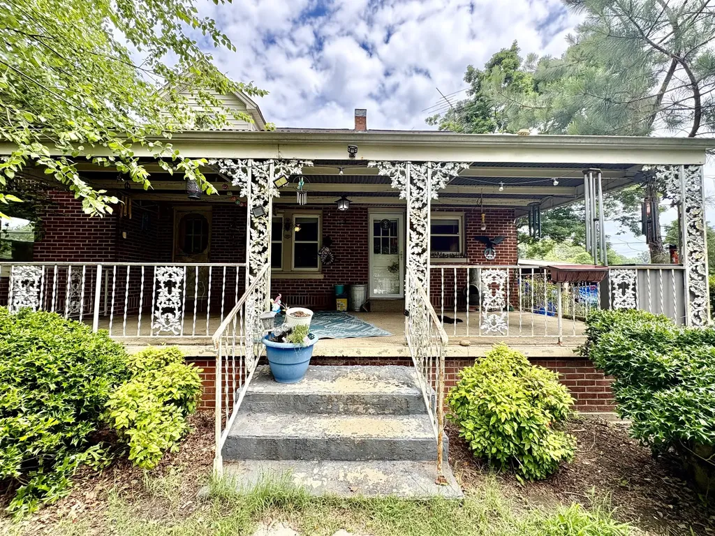 1804 Highway 52, E Portland TN 37148