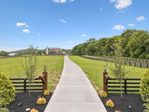 10729 Versailles Road Rockvale TN 37153