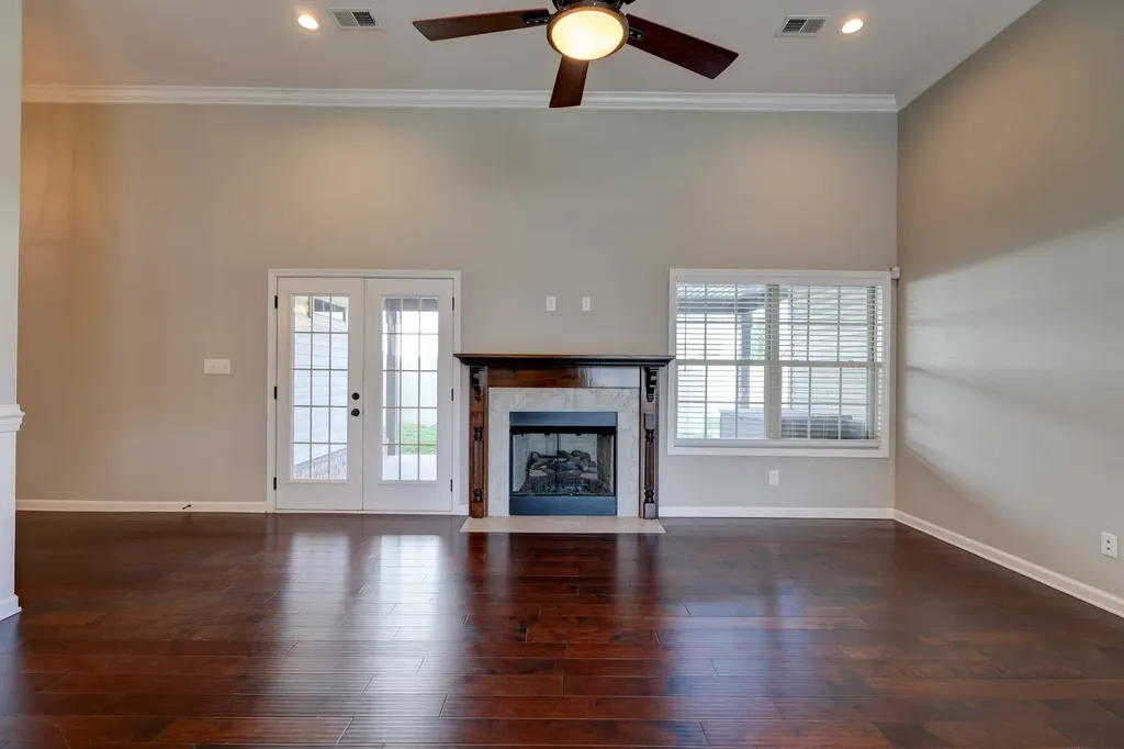 1008 Meadowview Lane Clarksville TN 37040