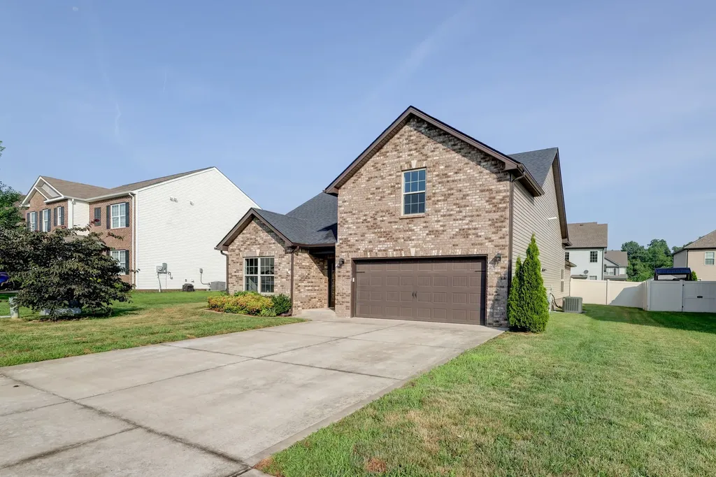 1008 Meadowview Lane Clarksville TN 37040