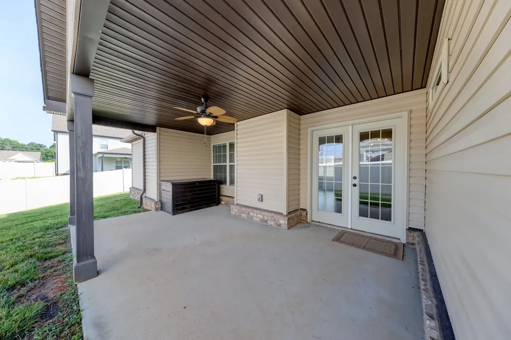 1008 Meadowview Lane Clarksville TN 37040