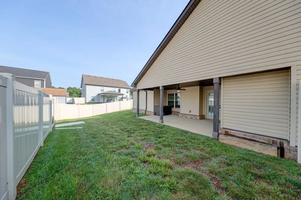 1008 Meadowview Lane Clarksville TN 37040