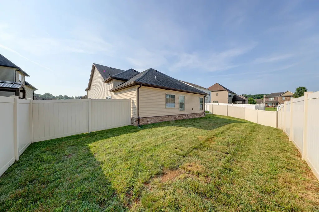 1008 Meadowview Lane Clarksville TN 37040