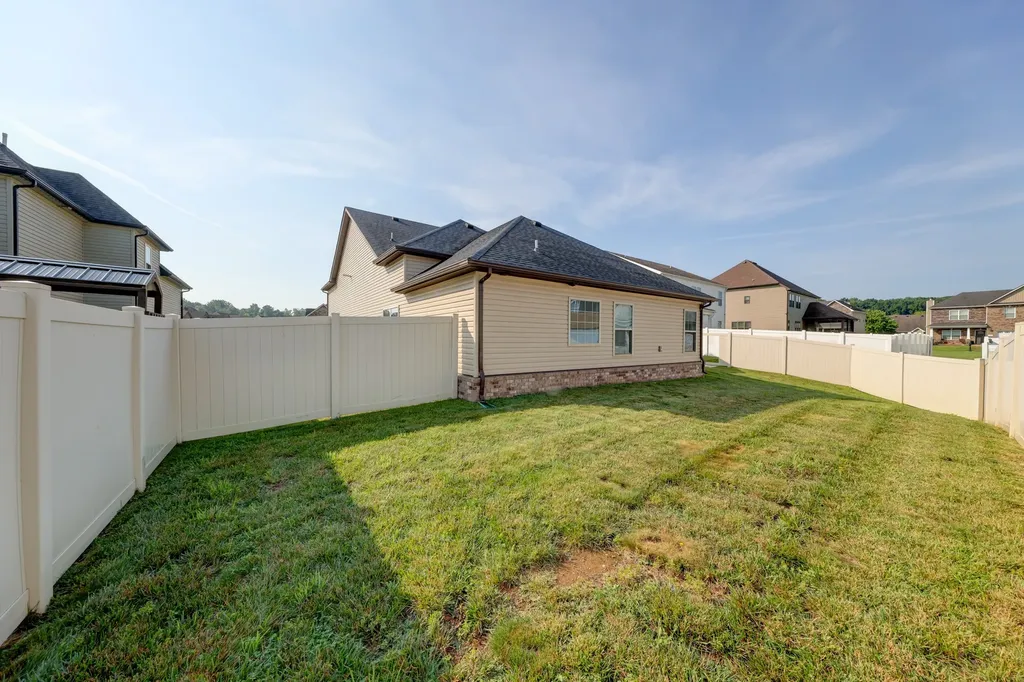 1008 Meadowview Lane Clarksville TN 37040