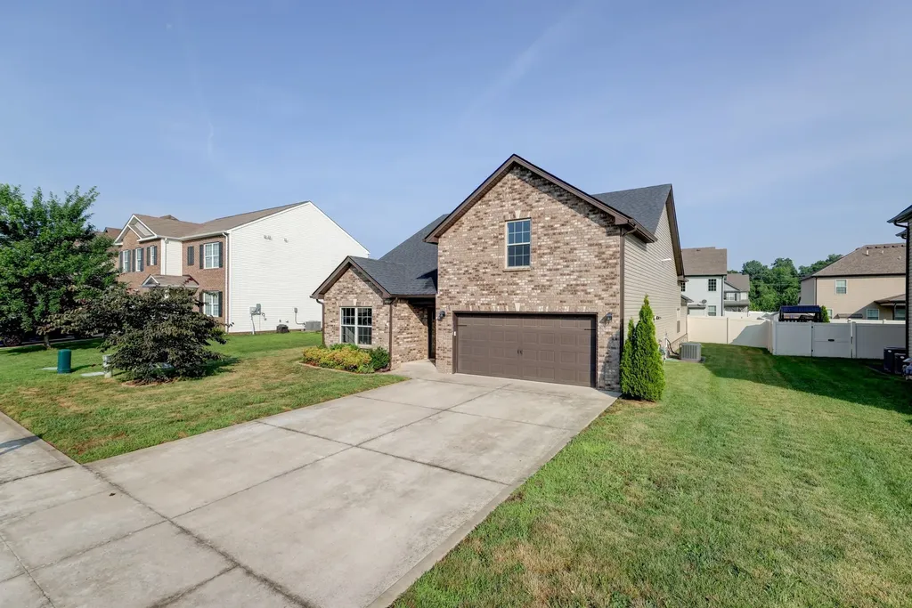 1008 Meadowview Lane Clarksville TN 37040