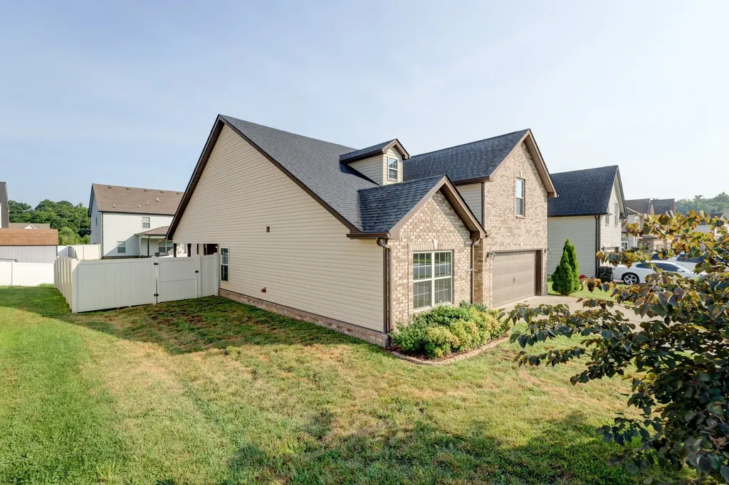 1008 Meadowview Lane Clarksville TN 37040