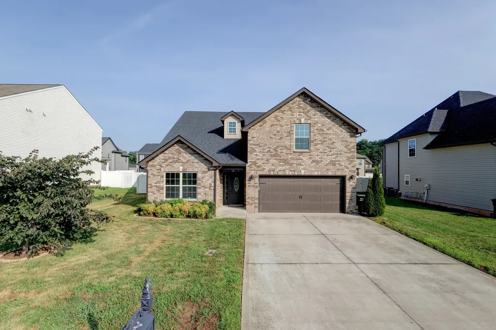 1008 Meadowview Lane Clarksville TN 37040